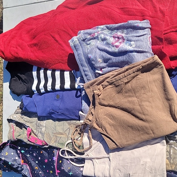 (8) Womans Medium (bundle) - Picture 3 of 7